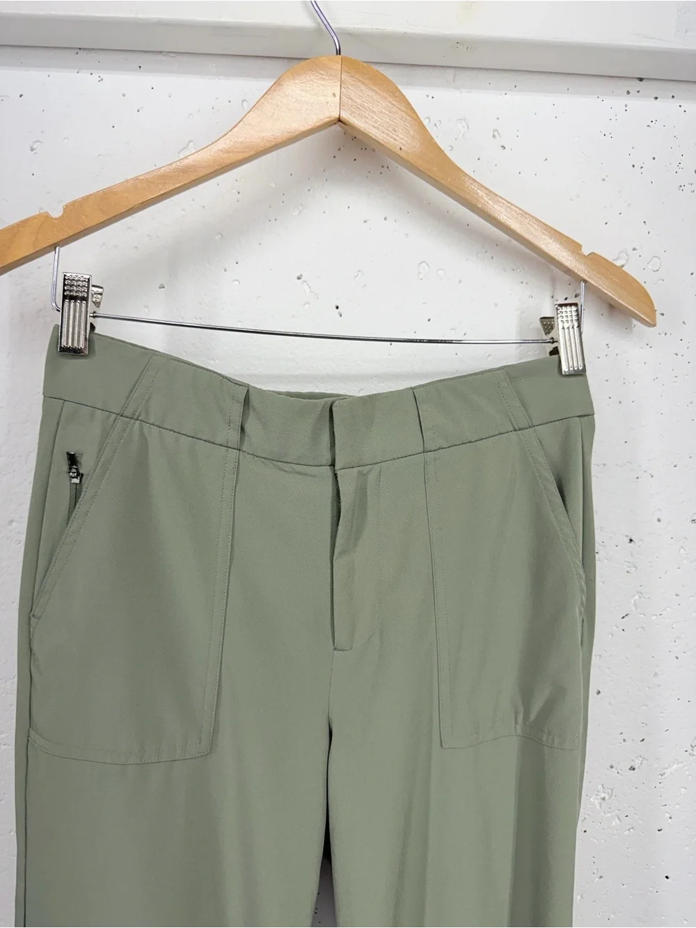 Athleta Women’s size 0 Tribeca Laurel Olive Utility Crop Pants